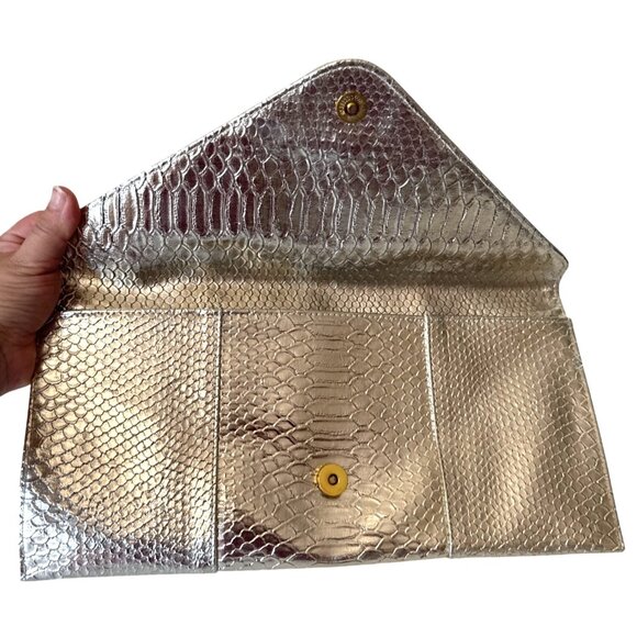 Metallic Gold Snakeskin Pattern Envelope Clutch With Magnetic Snap Closure & Int - Picture 4 of 9